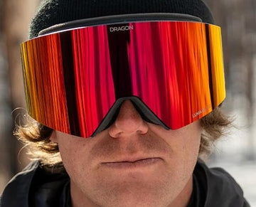 Maschera da sci con lente specchiata che migliora visibilità, contrasto e protezione dagli occhi in montagna