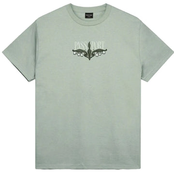 Pass port t-shirt lily of the valley verde