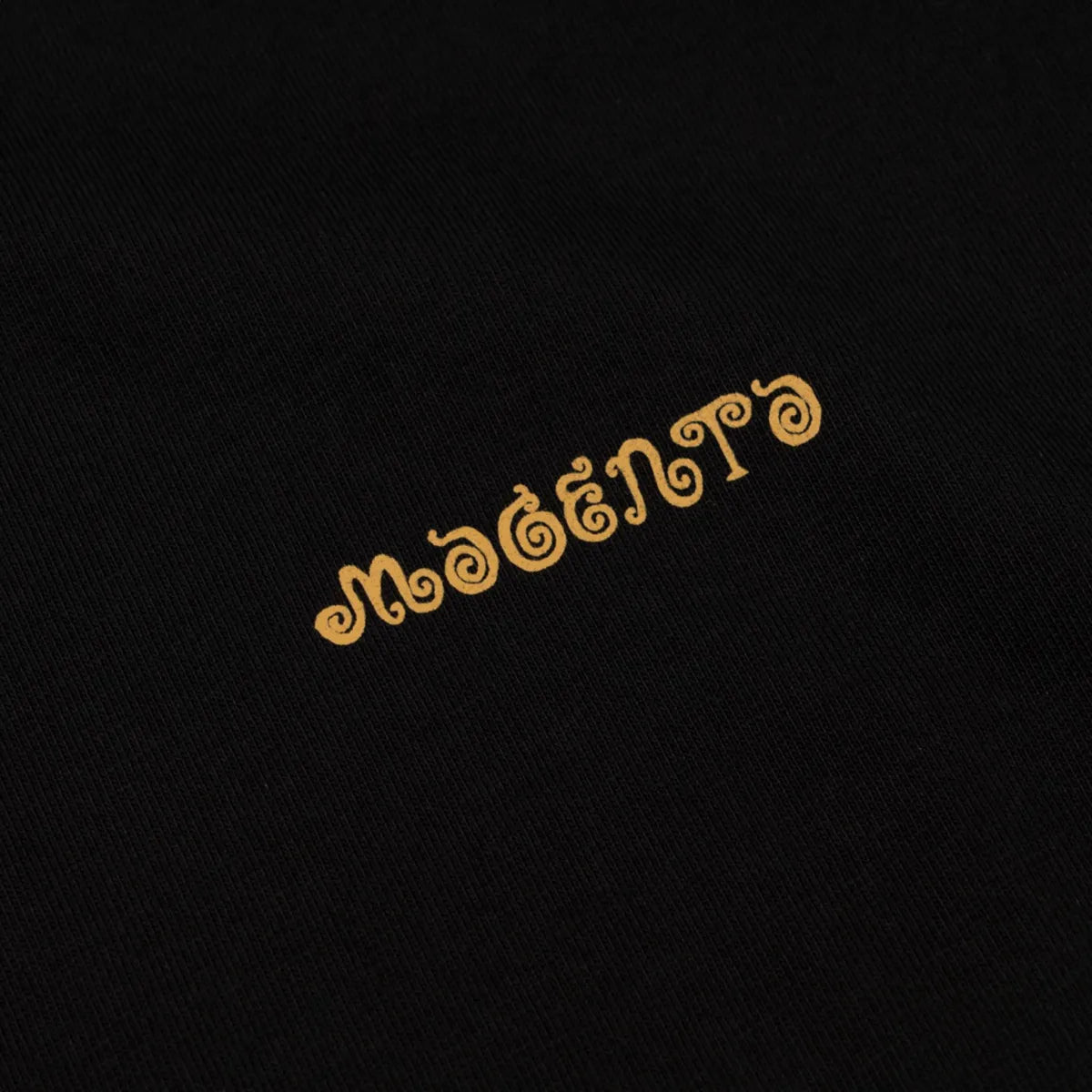 Magenta life tee black
