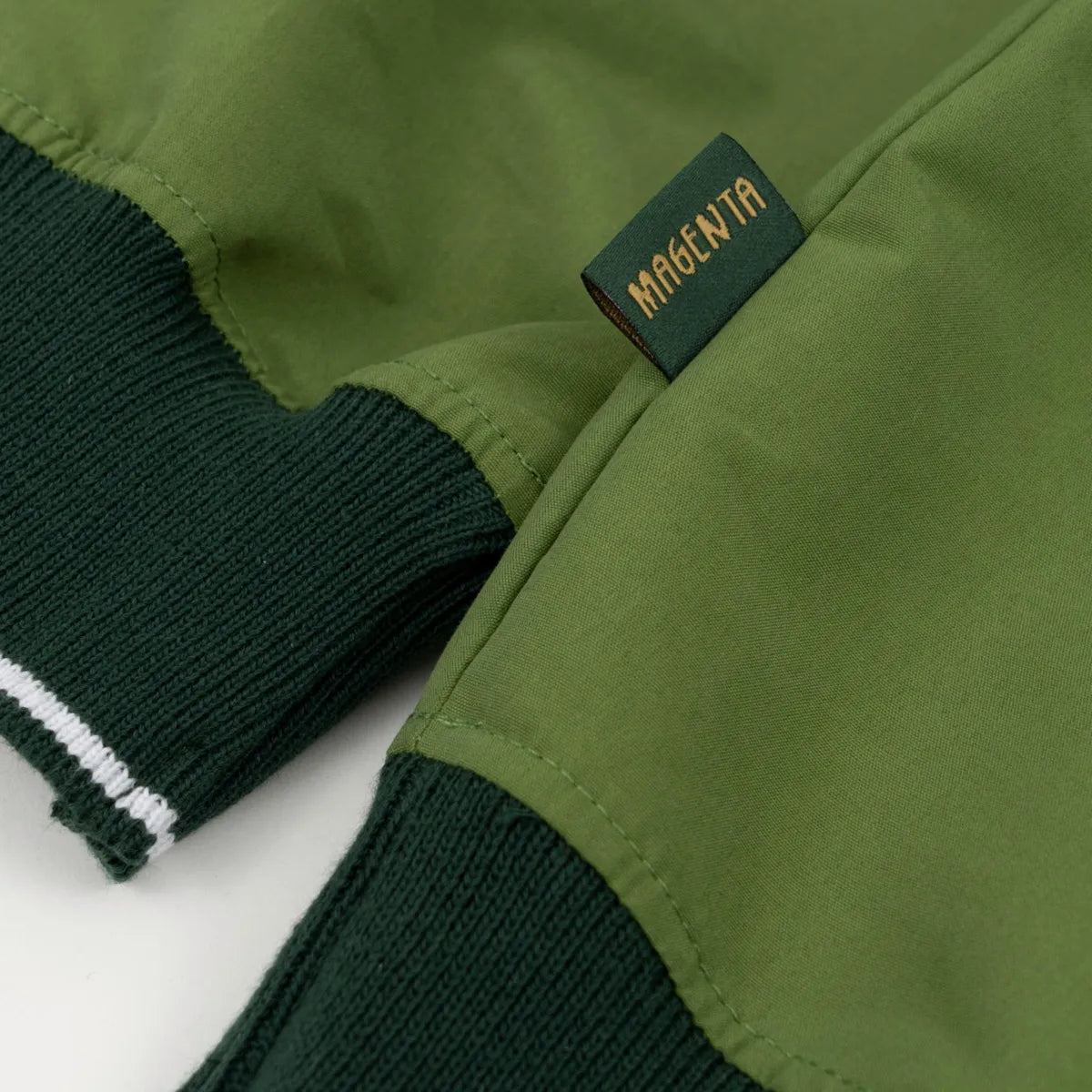 magenta Très tech v neck forrest green