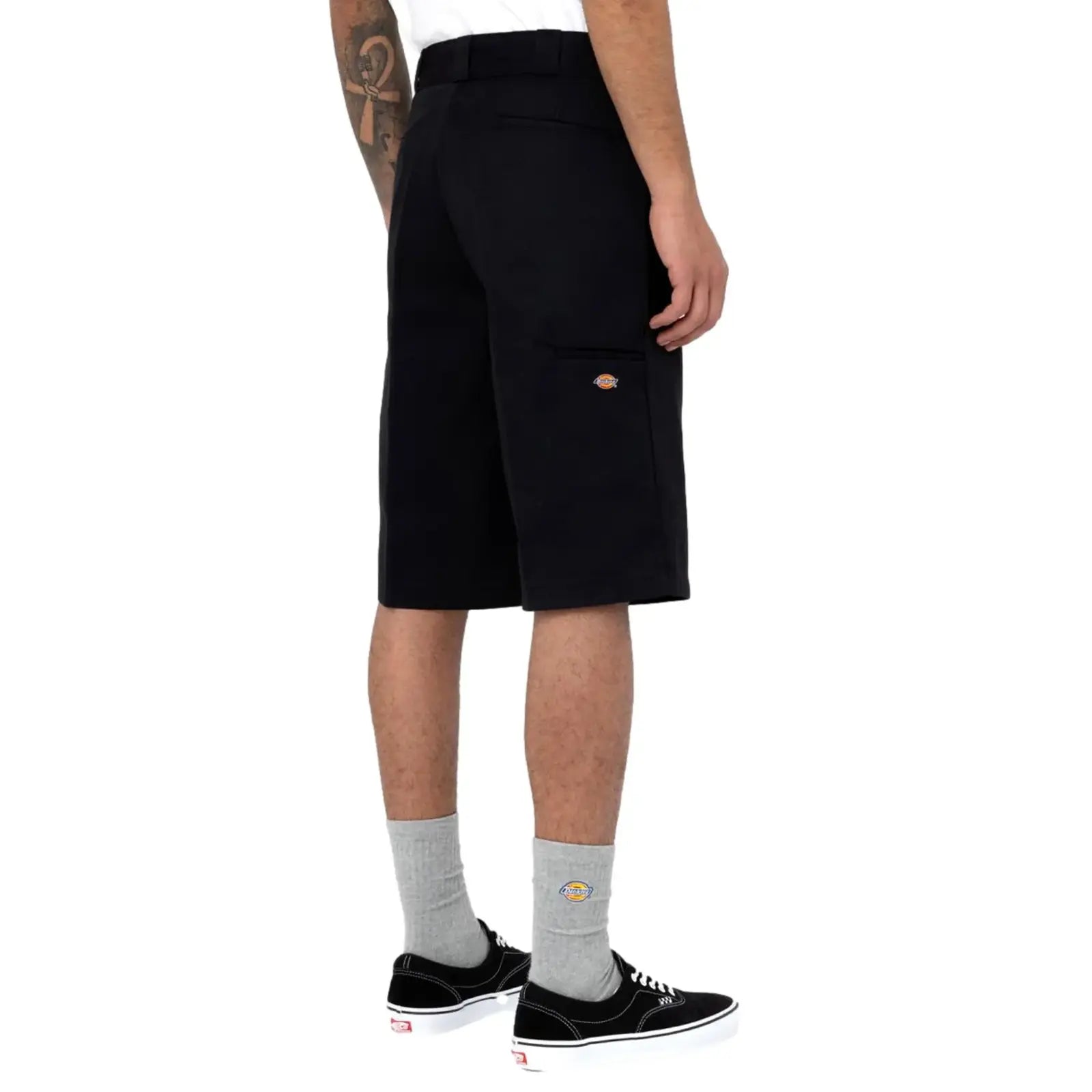 13in pocket black 4_clipped_rev_1