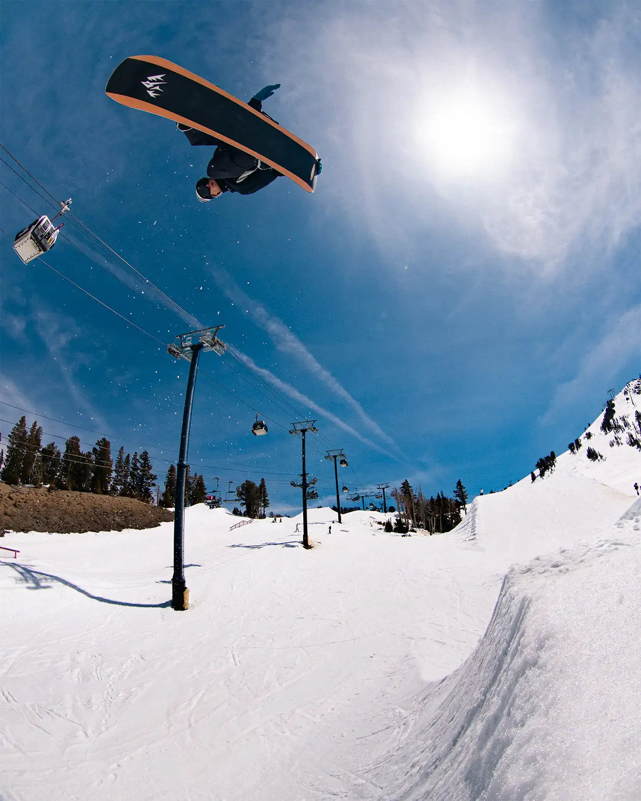 Jones mountain twin usata in un quarter in bs tail grab allo snowpark