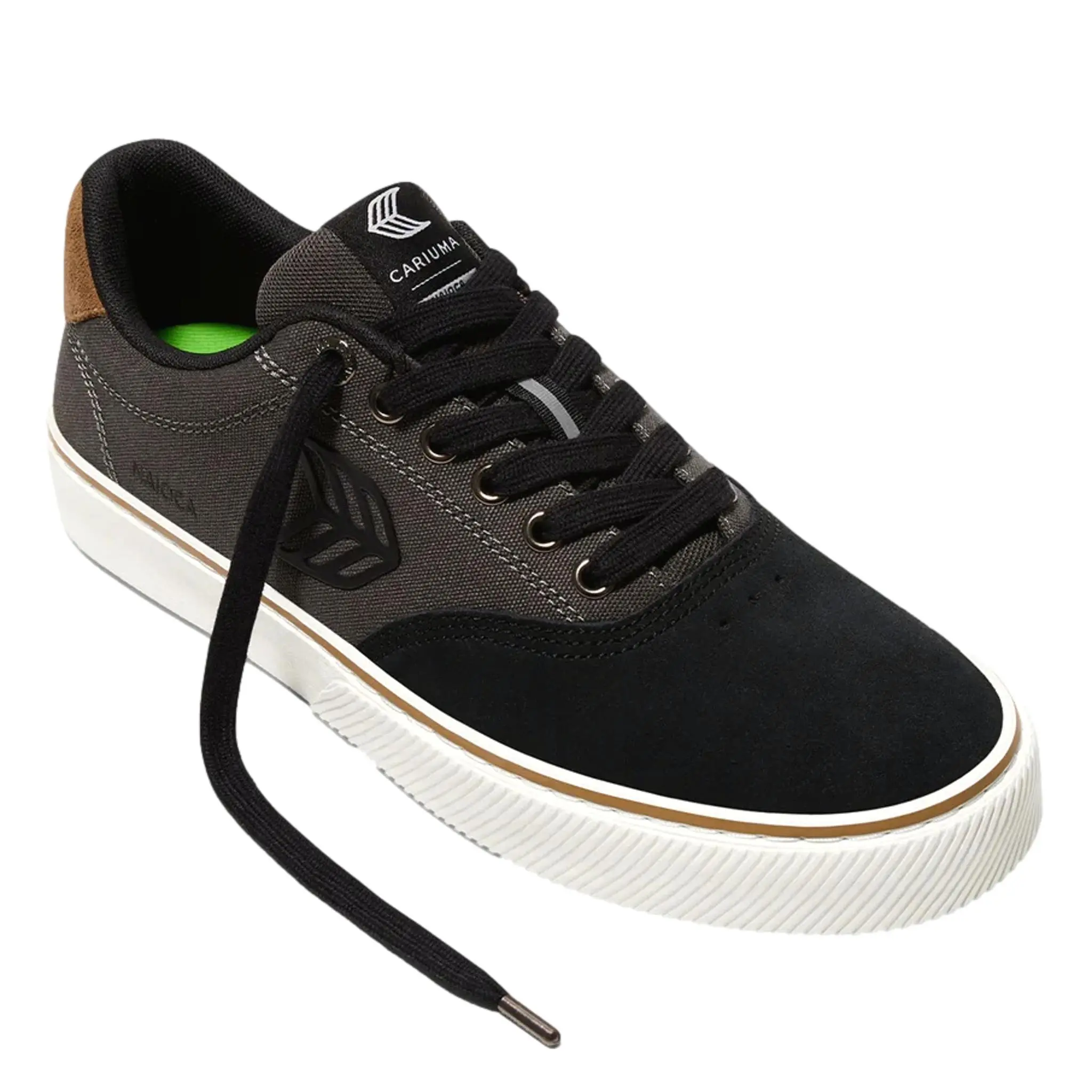 Cariuma naioca pro jet  black suede dark grey